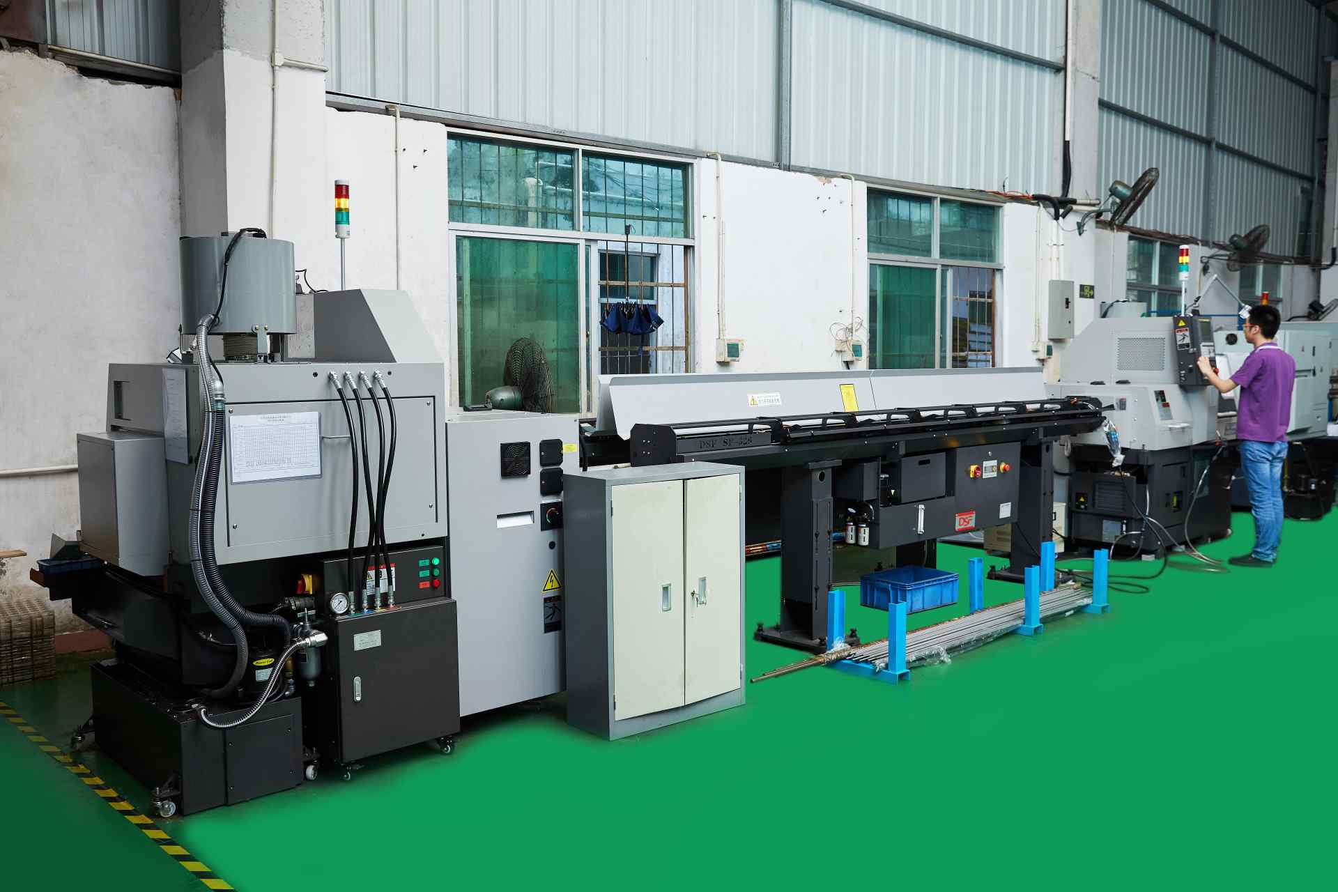 Precision CNC Tunring Center Workshop of 5 Axis CNC Milling